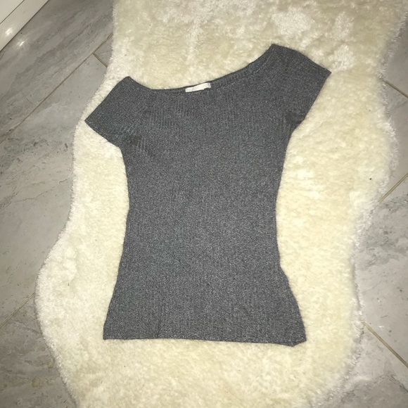 Fitted H&M t-shirt. Size xsmall. Lightly worn. - Picture 2 of 2